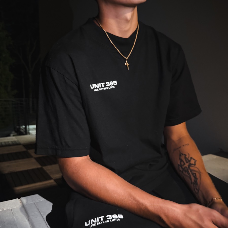 UNIT 365 black fit model shot